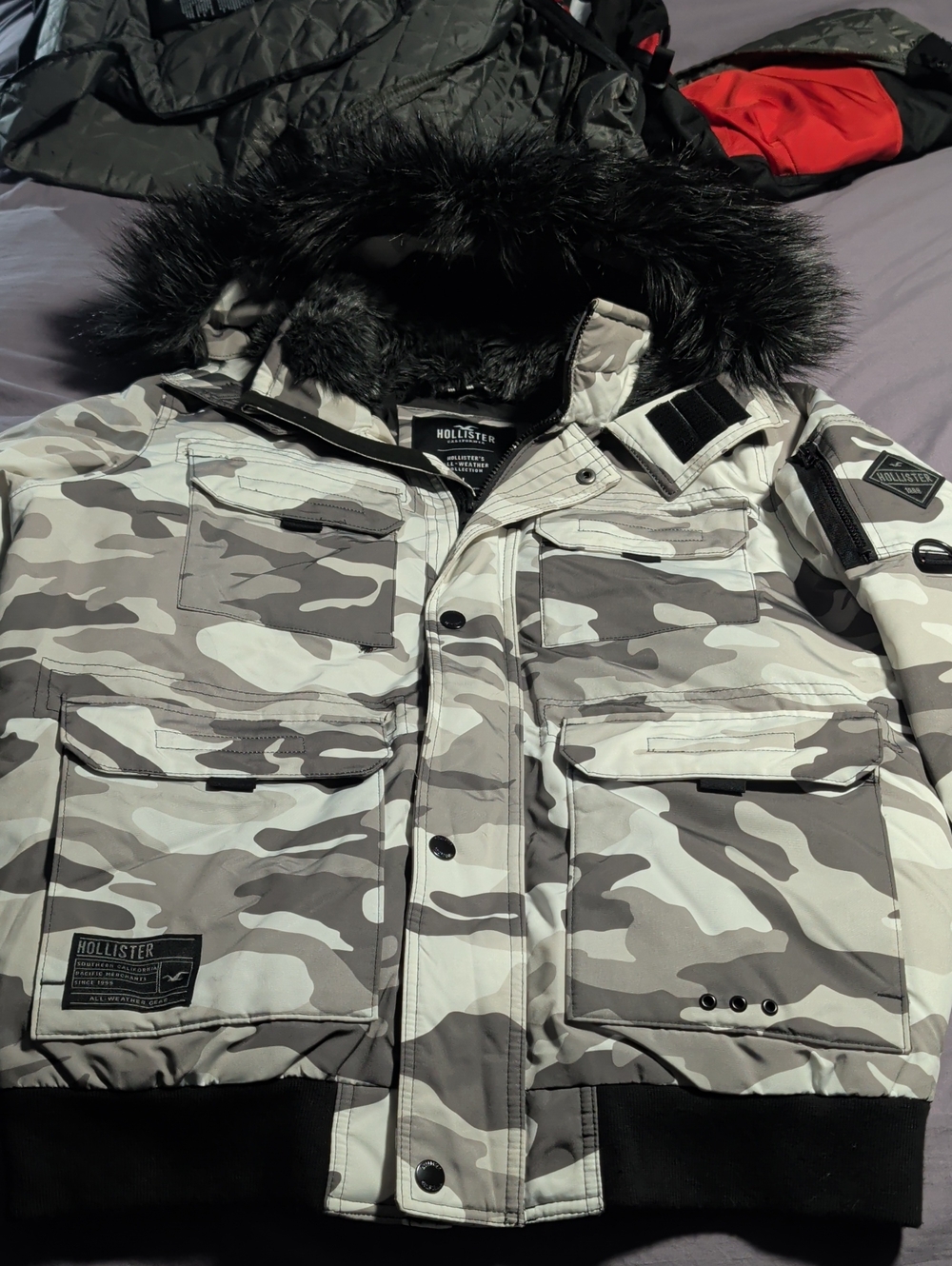 Size Large Hollister Men’s Gray & White Camo Puffer Jacket with Faux Fur Hood